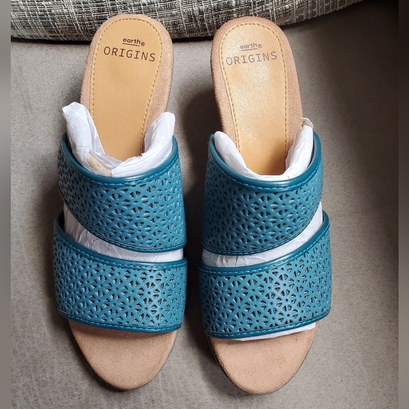 NWOT Earth Origins Perforated Leather Heeled Sandals Cayla Teal Size 8.5 - Picture 3 of 6